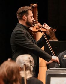 Portrait of Violin I musician Jonathan Johnson