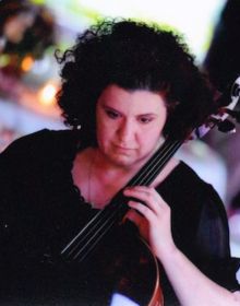 Portrait of Cello musician Lori Honer