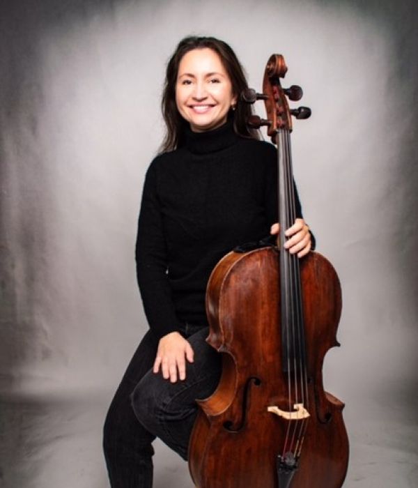 Portrait of ​​Cello musician Anna Thompson-Danilova