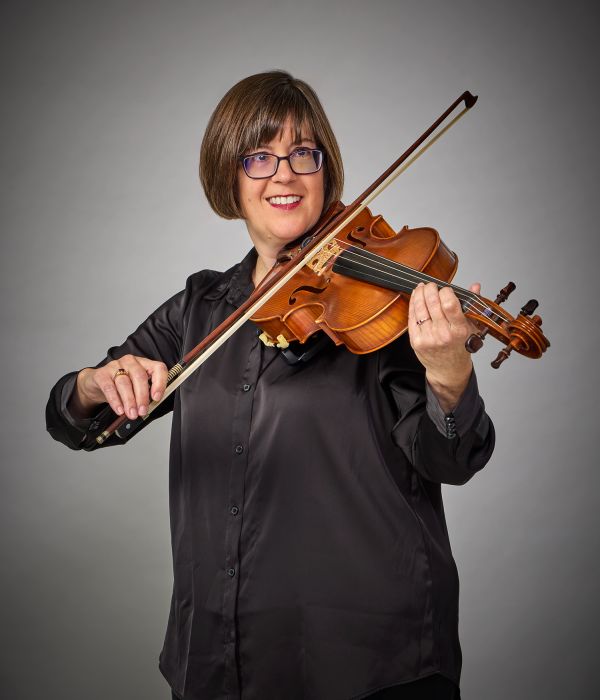Portrait of Viola musician Melinda Bowman