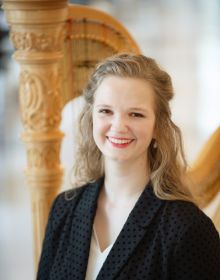Portrait of Harp musician Melanie Mashner