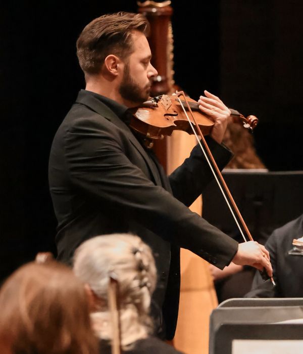Portrait of Violin I musician Jonathan Johnson