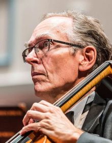 Portrait of Cello musician Joerg Schreiber