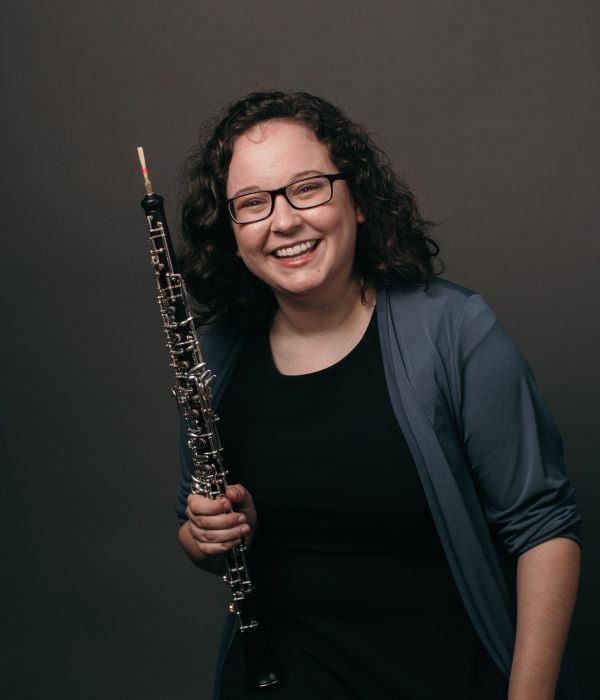 Portrait of Oboe and French Horn musician Liza Saracina