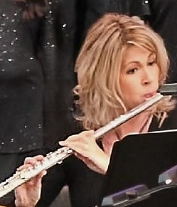 Portrait of ​Flute musician ​Monika Spangler