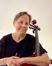 Portrait of Cello musician Jennifer Weber