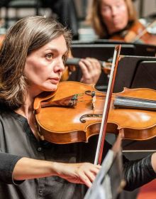 Portrait of Assistant Principal Viola musician Julie Scull