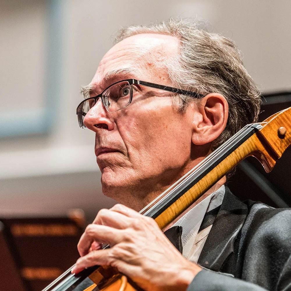 Portrait of Cello musician Joerg Schreiber