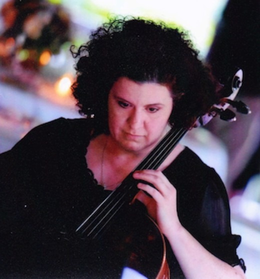 Portrait of Cello musician Lori Honer