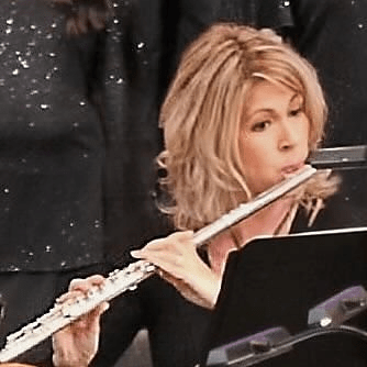 Portrait of ​Flute musician ​Monika Spangler