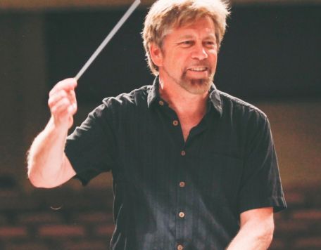 Commanday in orchestral rehearsal cropped 938x 1331