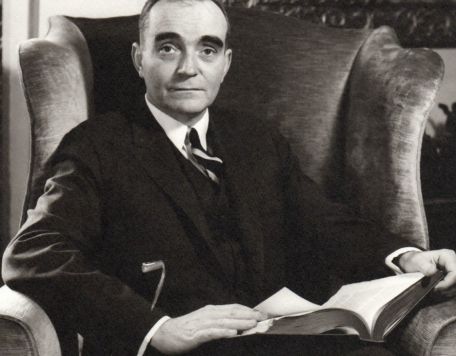 Black and white photo of philanthropist Allen Whitehill Clowes